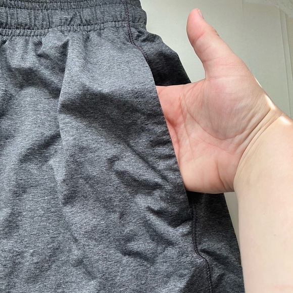 Under Armour Athletic Shorts Size Small Gray Basketball Elastic Waist 30in Waist - Picture 3 of 6